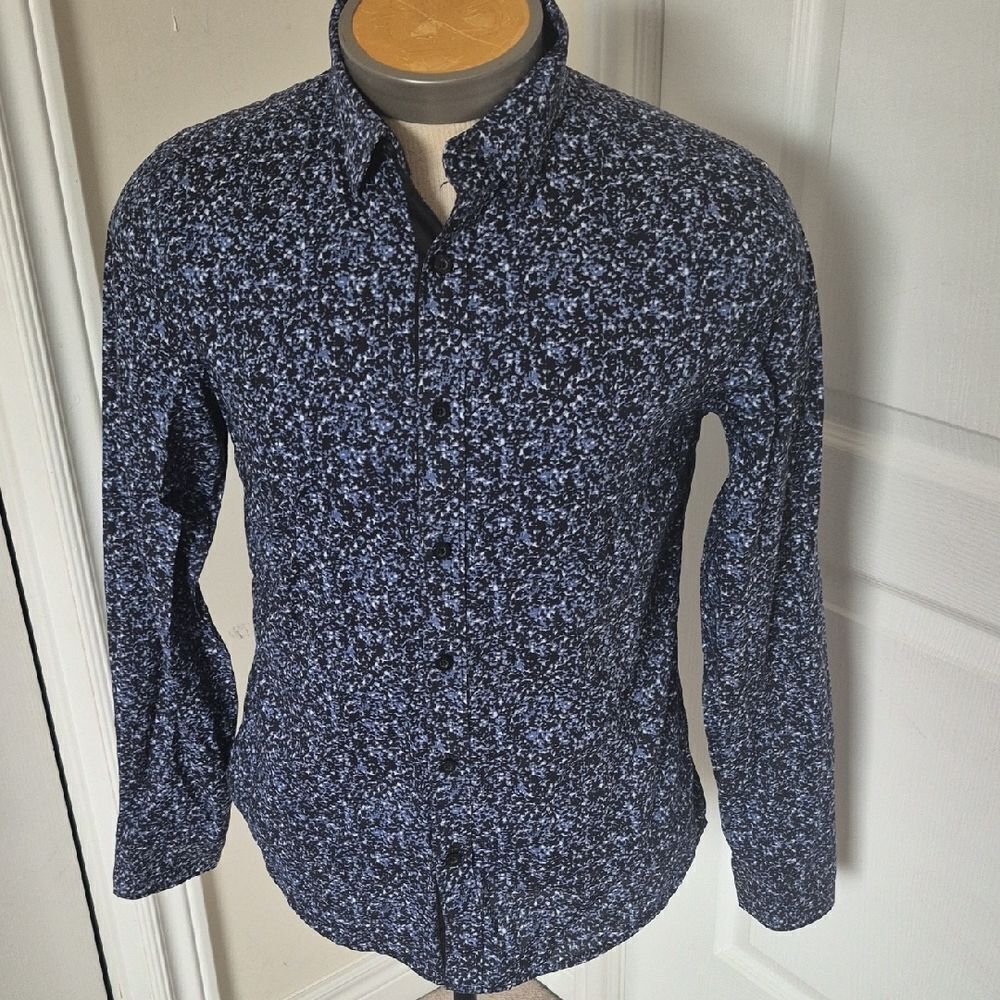 Guess Men's Navy and Black Patterned Shirt